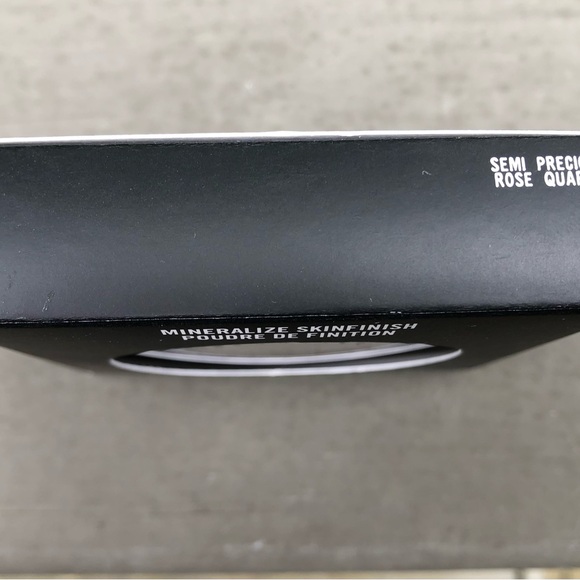 ✨✨SOLD✨✨MAC Mineralize Skinfinish SEMI PRECIOUS ROSE QUARTZ - Picture 3 of 3